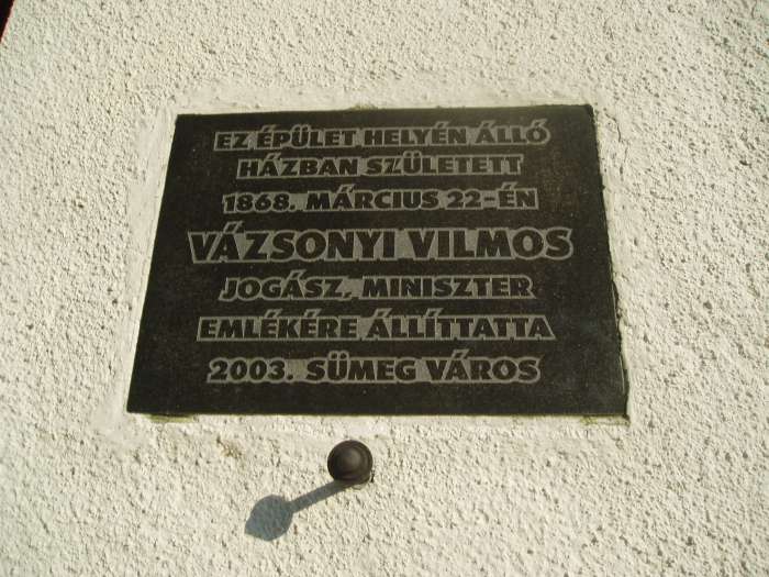 Sümeg, Flórián tér - Árpád u. sarok.jpg Sümeg, Flórián tér - Árpád u. sarok.jpg