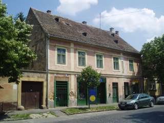 Sümeg, Kossuth u. 23.jpg Sümeg, Kossuth u. 23.jpg