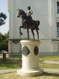 Szeged, Roosevelt tér: Mátyás király lovasszobra.jpg Szeged, Roosevelt tér: Mátyás király lovasszobra.jpg