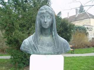 Tapolca, Batsányi tér: Baumberg Gabriella szobra.jpg Tapolca, Batsányi tér: Baumberg Gabriella szobra.jpg